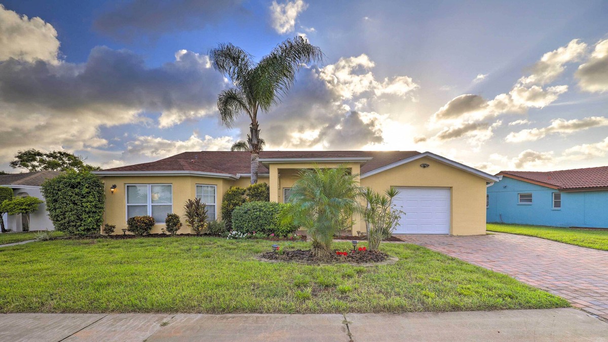 Forest Hills House | Waterfront Florida Home w/ Boat Lift & Kayaks!