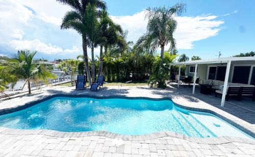 Flor-a-mar House | Waterfront Getaway with Pool, Dock & Kayaks