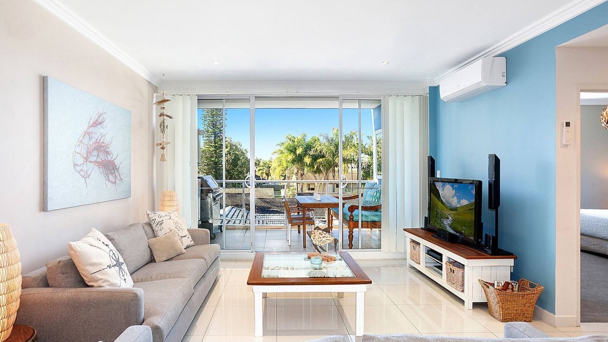 The Entrance Apartment | Waterfront Getaway - Bluey's Beach House