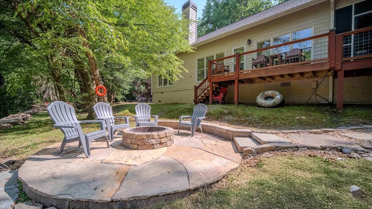 East Ellijay House | Waterfront Getaway:Hot Tub, Fire Pit, Near Ellijay