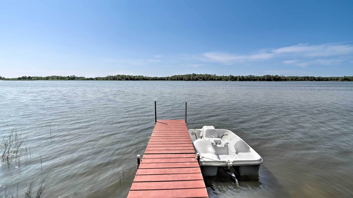 Richwood House | Waterfront Getaway on Erickson Lake w/ Kayaks