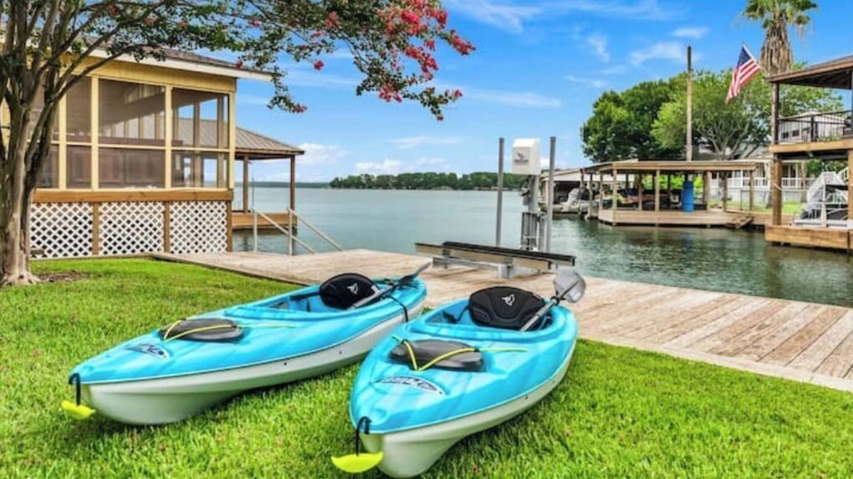 Willis House | Waterfront getaway w/boat dock, kayaks & games