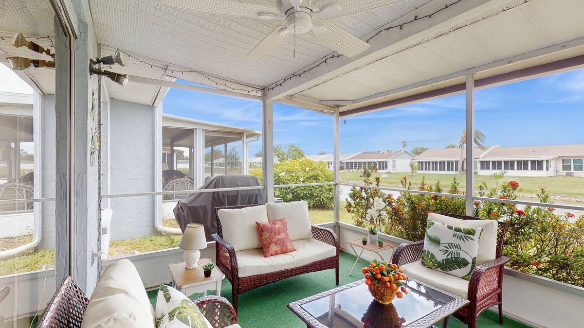 Bradenton Villa | Waterfront getaway with AC, W/D pool, and tennis access