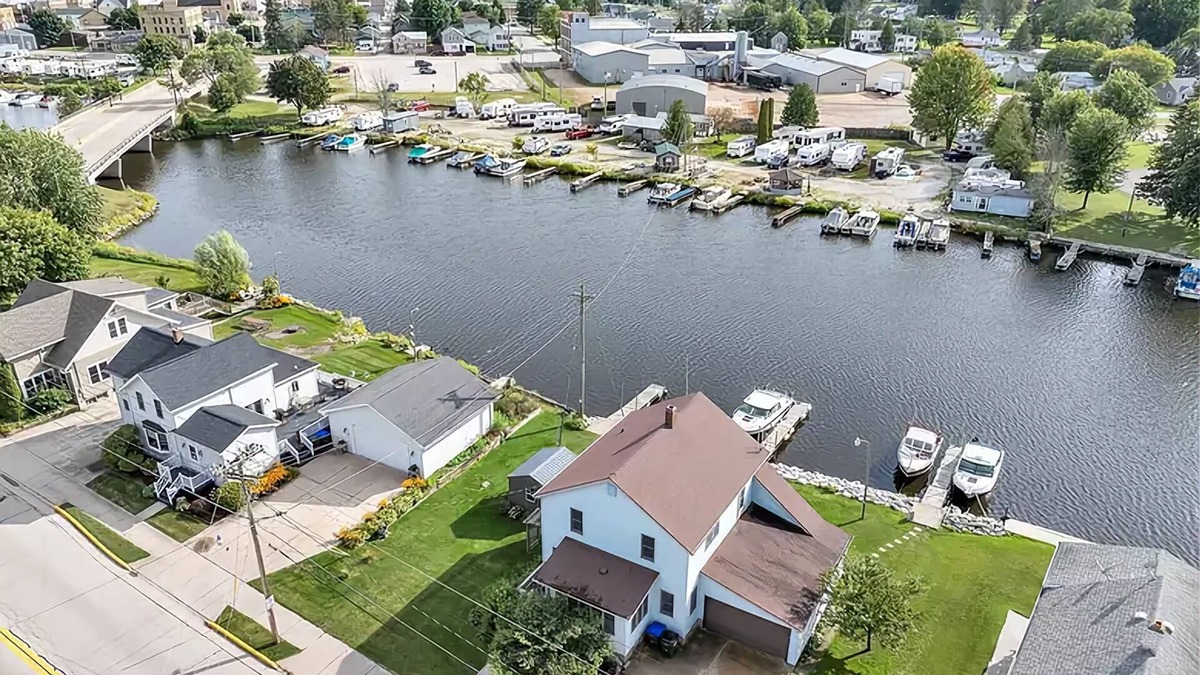 Algoma House | Waterfront Getaway with reserved Dock/Boat Slip on Ahnapee River Wifi