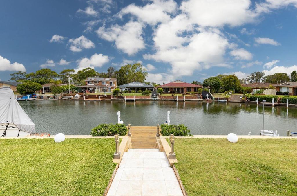Forster House | Waterfront Haven with your own private jetty