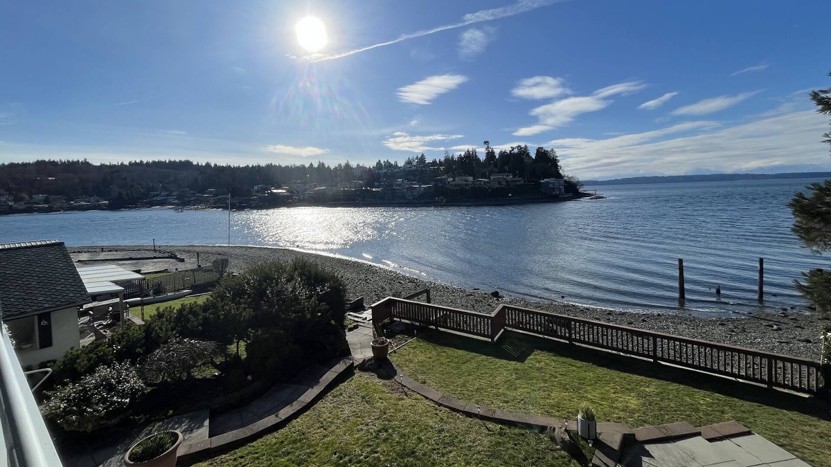 Ballard Condo | Waterfront Hidden Gem Pet Friendly