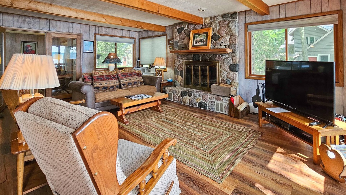Boulder Junction Cabin | Waterfront home between 2 lakes w/heated porch, dock & kayaks