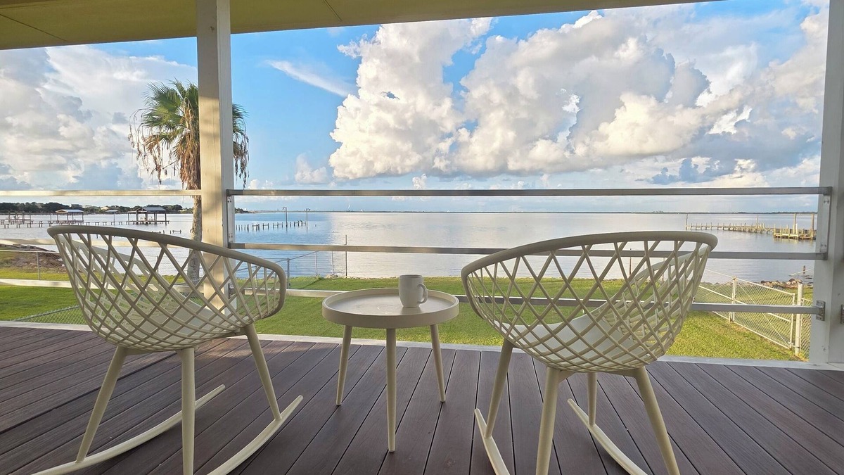 Dickinson House | Waterfront home, 300' Fishing Pier w/Boat & Jet Ski Docks Between Kemah & Galv