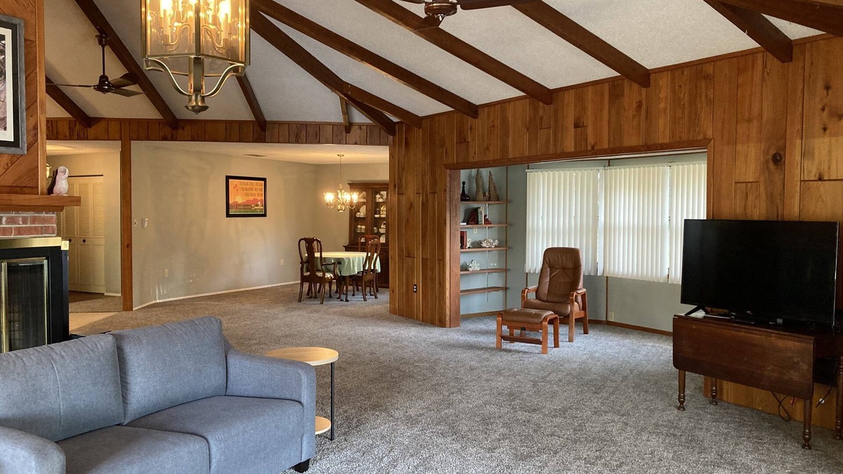 Tavares House | Waterfront home .5 miles from downtown Tavares and 10 minutes from Harris Chain.