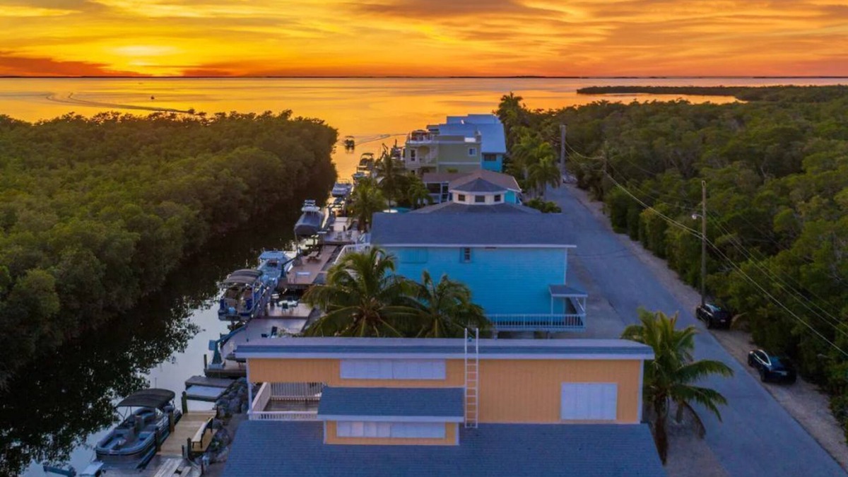 Key Largo House | Waterfront Home, Boat Dock, Sunset View, Kayaks, Fire Pit, 3 Bedrooms, 2 baths