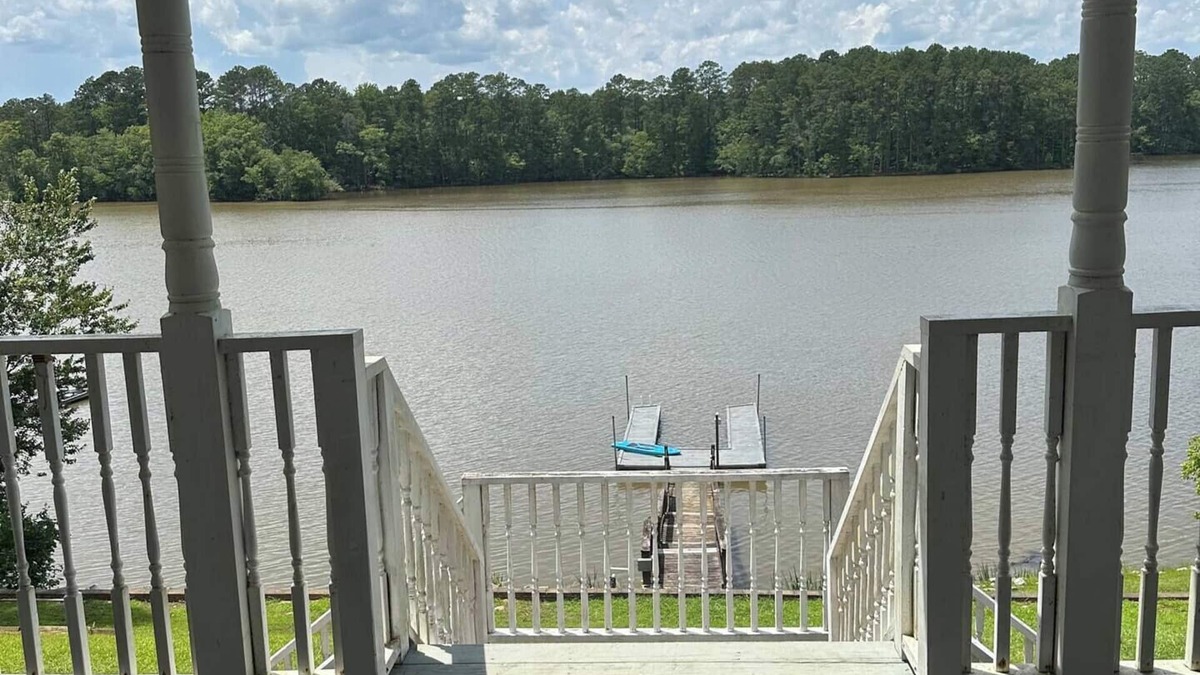 White Oak House | Waterfront home/dock & 2 kitchens/view 10 minutes from Carolina adventure world