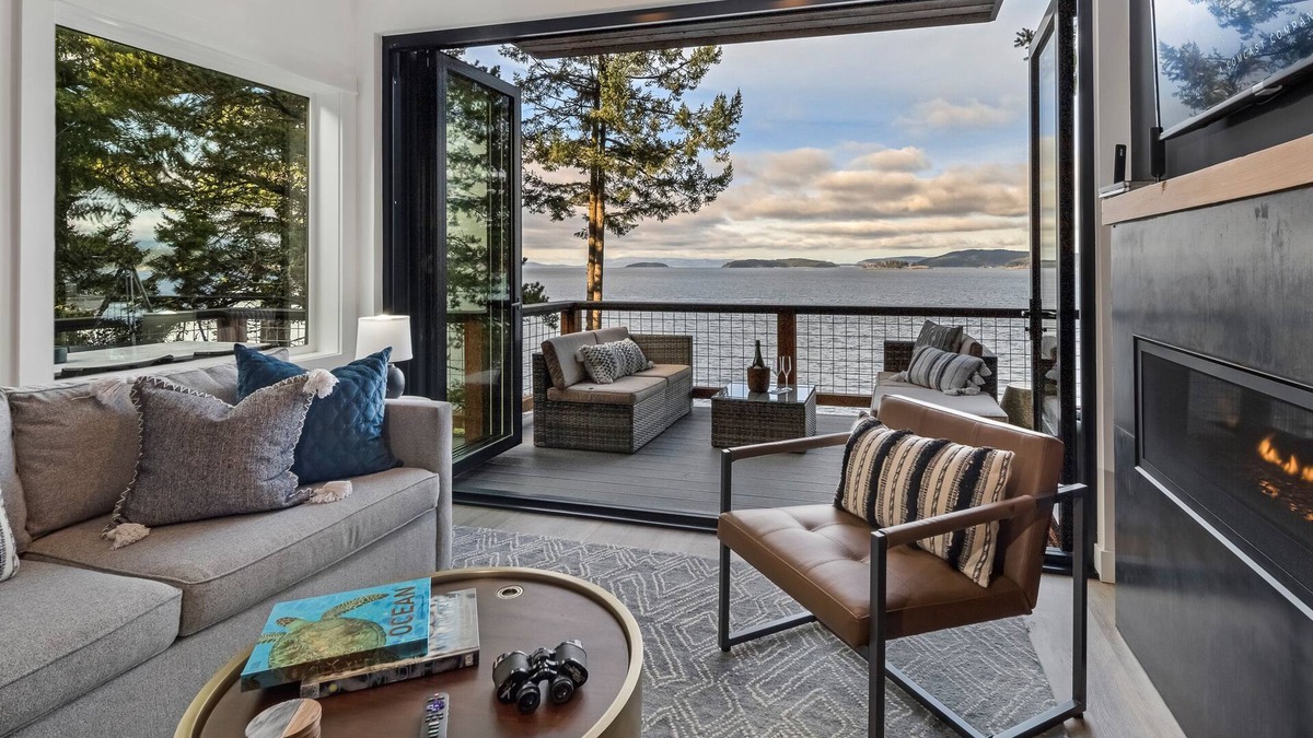 Friday Harbor House | Waterfront Home! Hot Tub! (HOS)