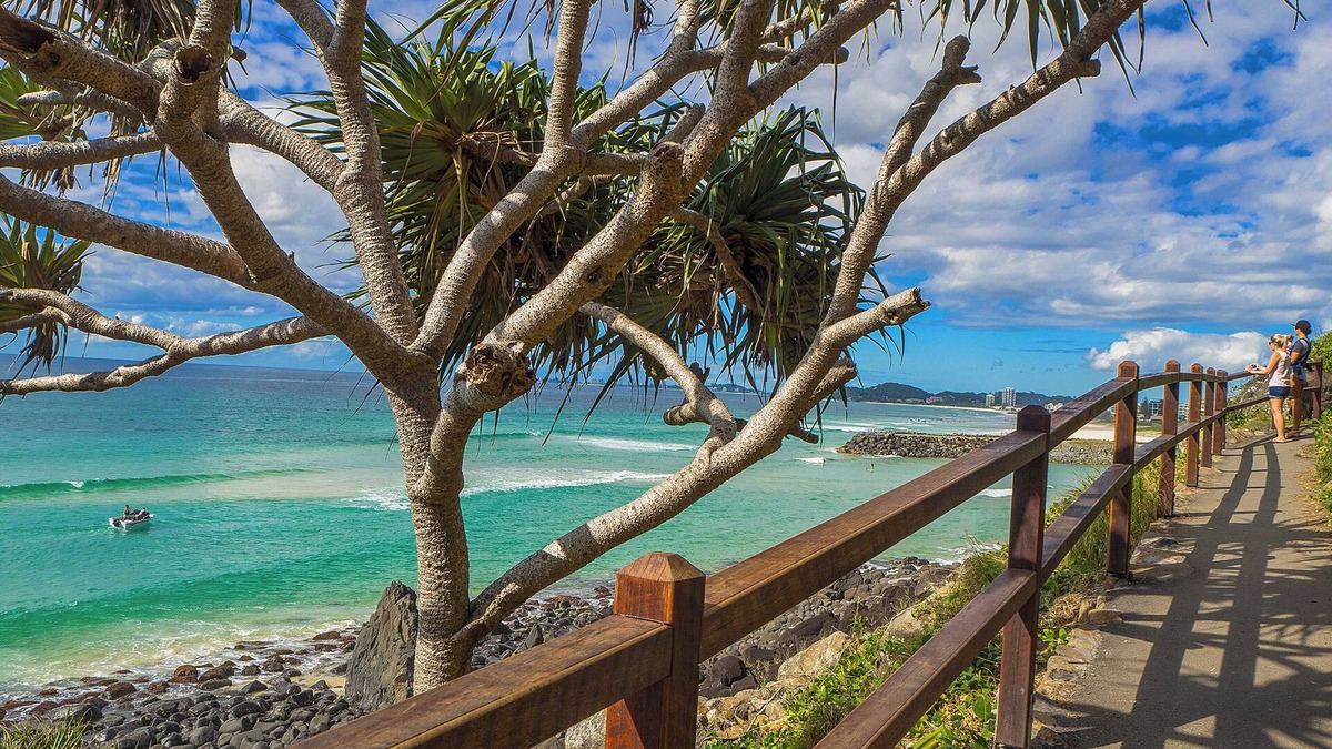 Burleigh Waters House | Waterfront home in Burleigh Waters with stunning canal views!