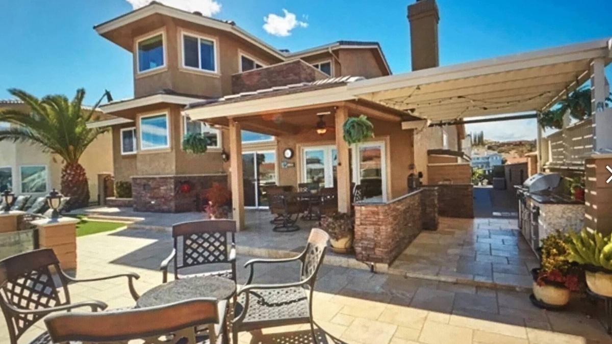 Victorville House | WATERFRONT home in Spring Valley Lake.