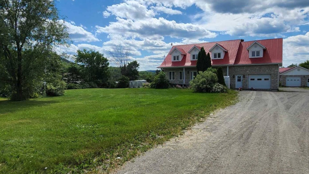 L'lle-du-College House | Waterfront Home on Lake Timiskaming