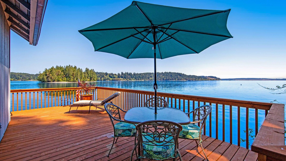 Anderson Island House | Waterfront Home w/Wraparound Deck, Grill, Pellet Stove, & Private Beach