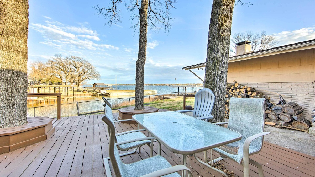 Cedar Creek Reservoir House | Waterfront Home w/Boat Dock in Gun Barrel City