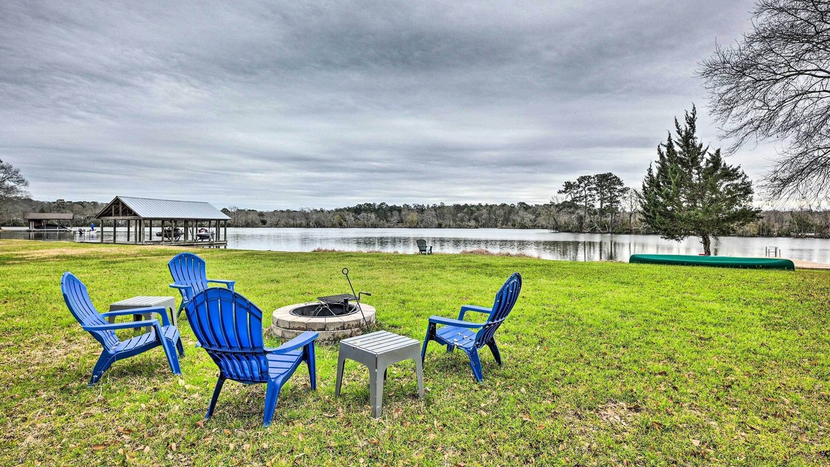 Willis House | Waterfront Home w/Boat Dock on Lake Conroe!