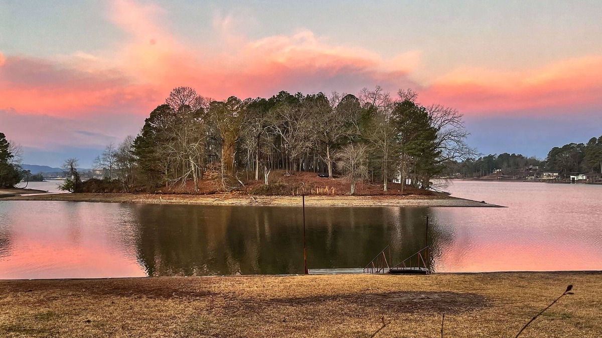 Lakeland House | Waterfront Home w/Dock < 3 Mi to Oaklawn Racing!