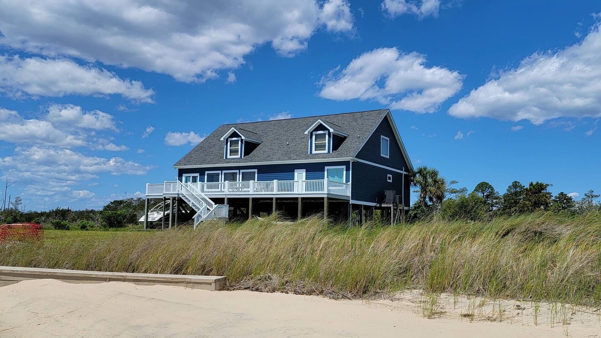 Sealevel House | Waterfront home with private sandy beach and pier on the Core Sound.n*Sleeps 12*