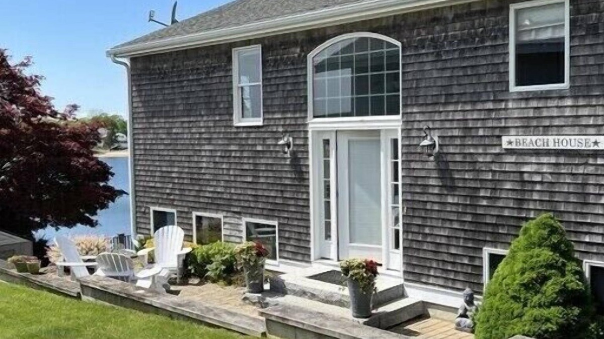 Buzzards Bay House | Waterfront Home with Spacious Deck and 4 Bedrooms