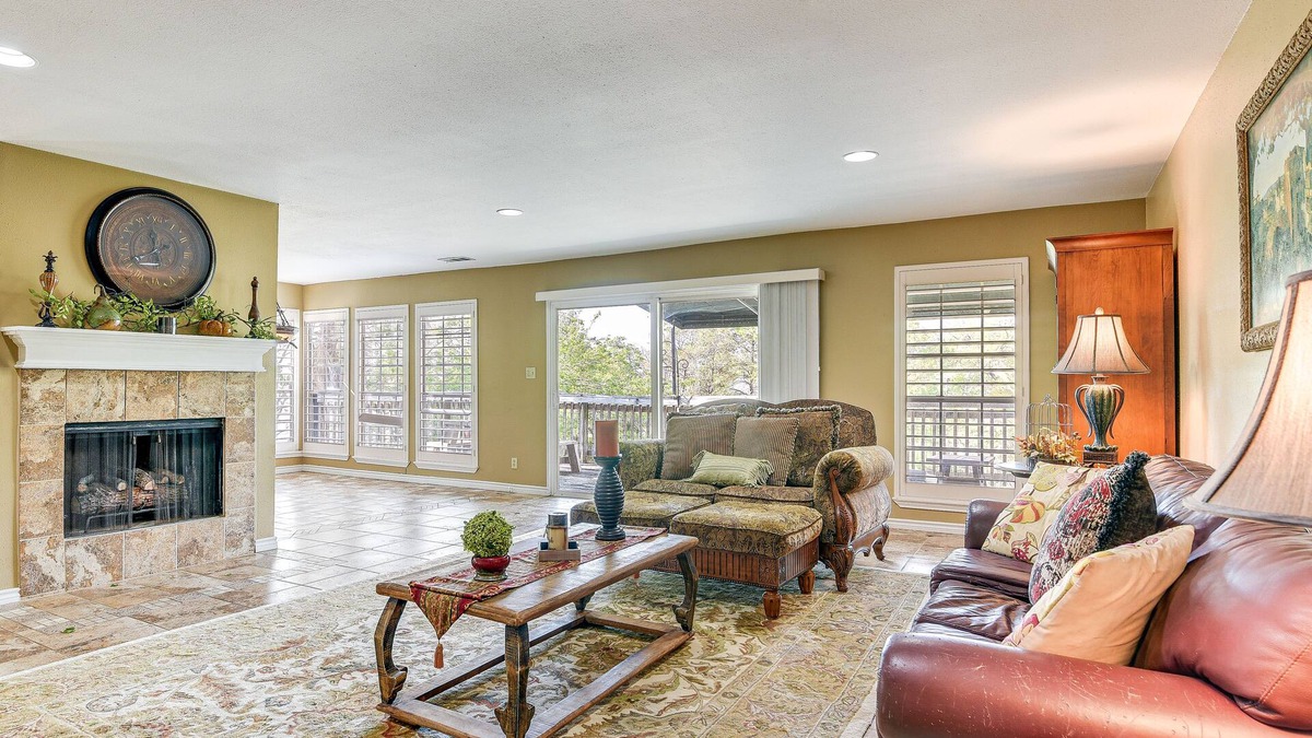 Nassau Bay House | Waterfront Houston Home: 1 Mi to Space Center!