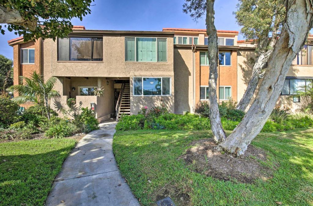 Huntington Beach Apartment | Waterfront Huntington Beach Condo with Fire Pit