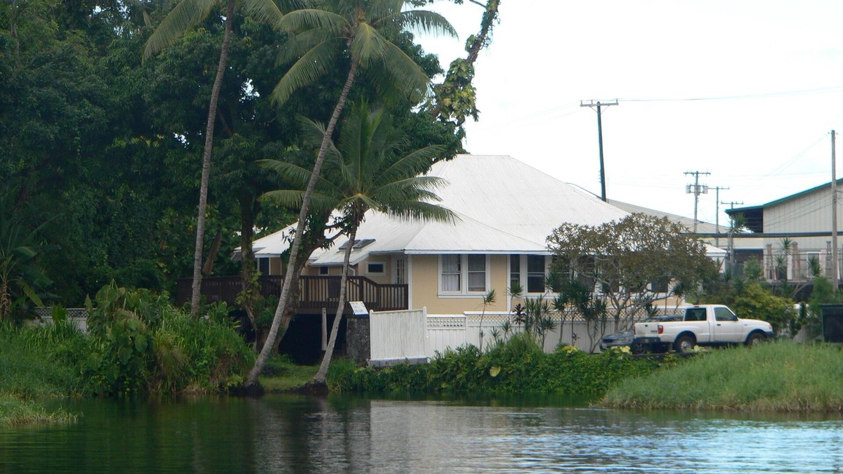 Keaukaha House | Waterfront in heart of Hilo, 1 block to hotels. Built on pond w/fish & turtles.