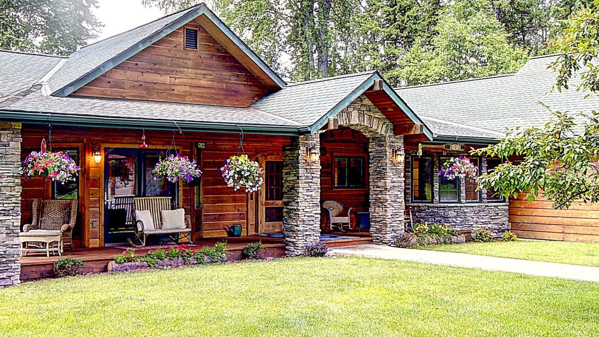 Bigfork House | Waterfront in Montana! Bigfork & Glacier Nat. Park! Book Summer 2025 Now!