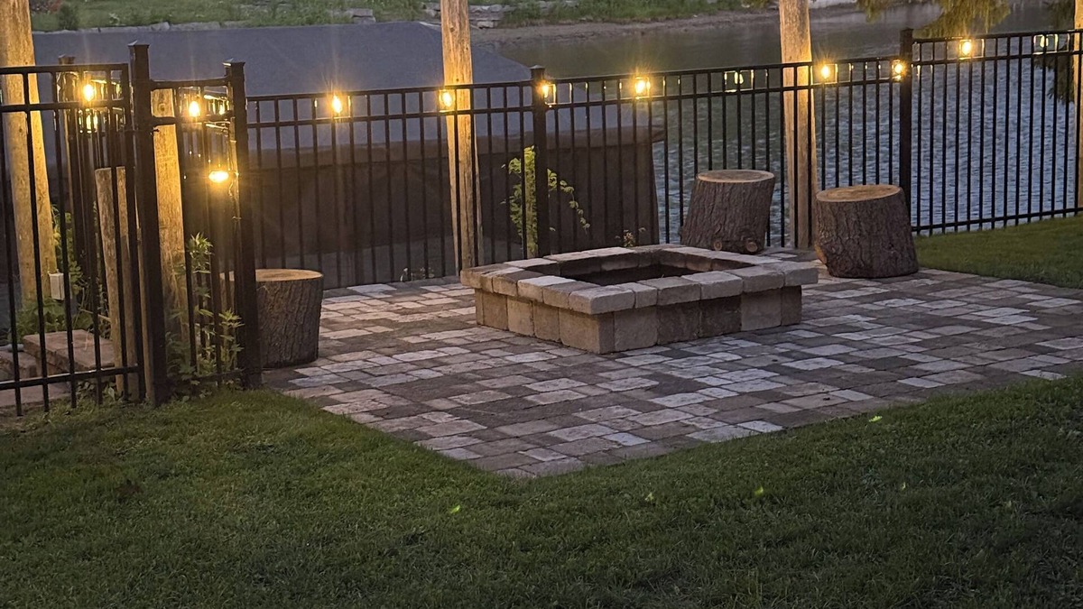 Wasaga Beach House | Waterfront in Wasaga Beach (on the Nottawasaga River) perfect for any season!