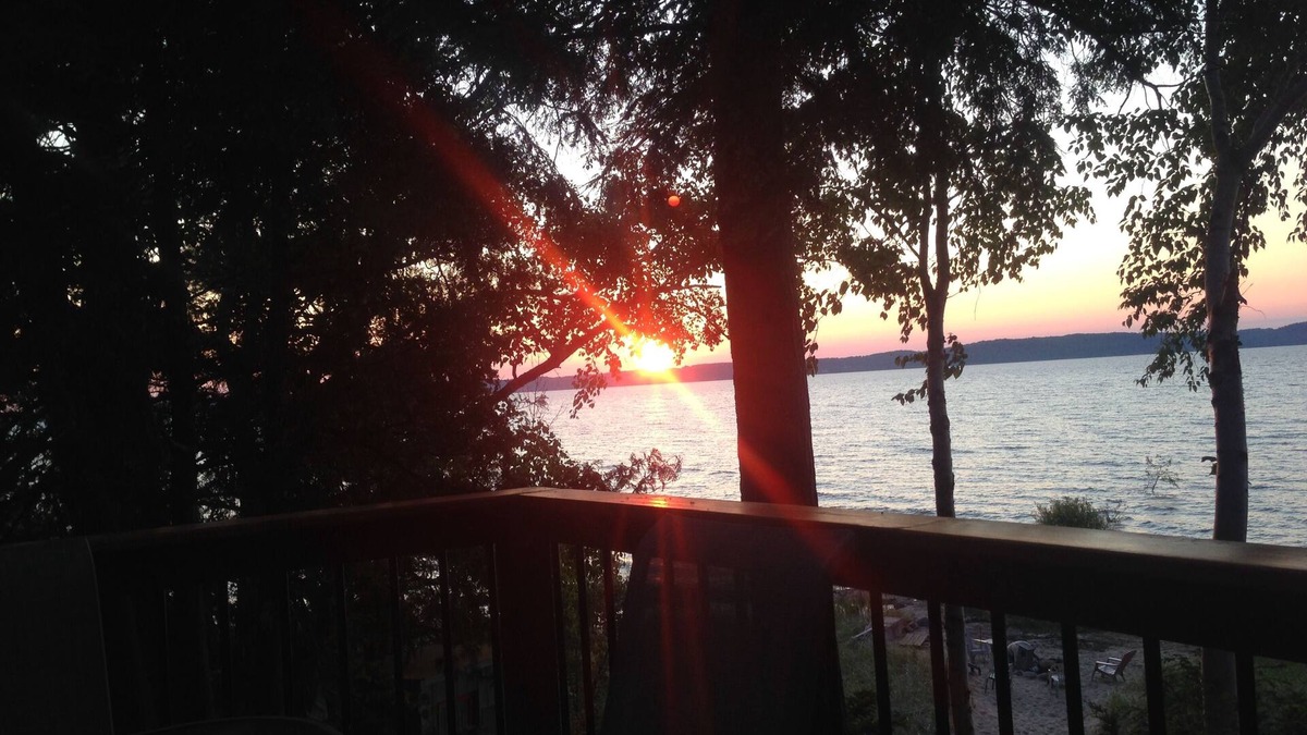 Williamsburg Cottage | Waterfront, kayaks included. Spectacular Views Of The Bay, Pet Friendly