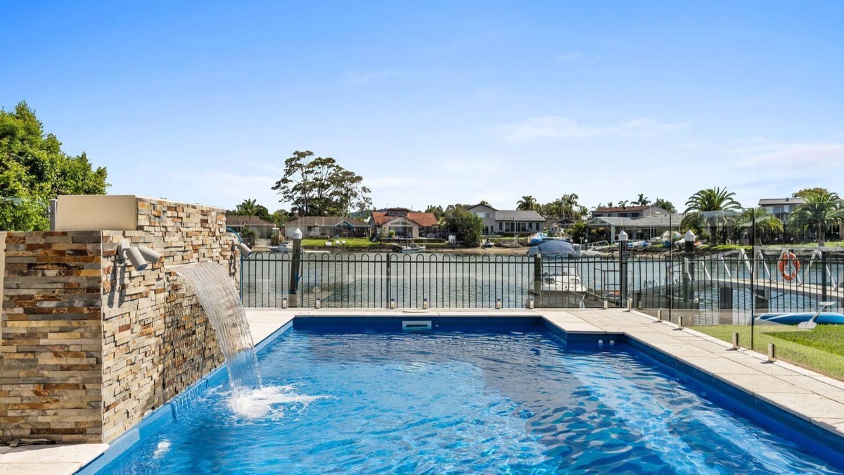 St Huberts Island House | Waterfront Luxury Pool-Spa-Jetty-Pool Table