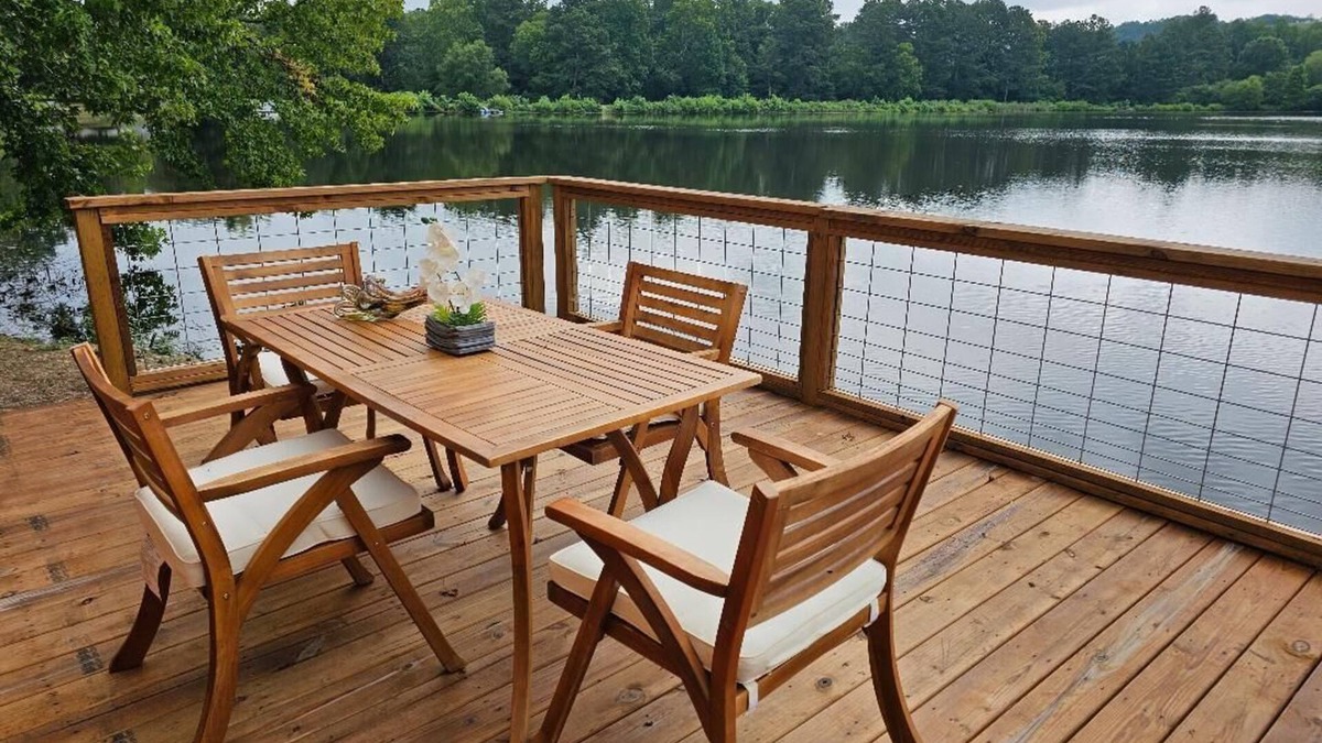 Tunnel Hill Cabin | Waterfront! Lake Chalet!