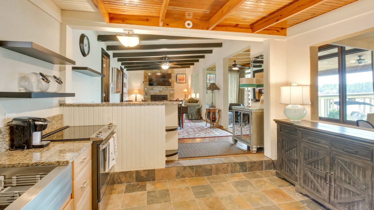 Hot Springs Cottage | Waterfront Lake Hamilton Home w/Private Dock