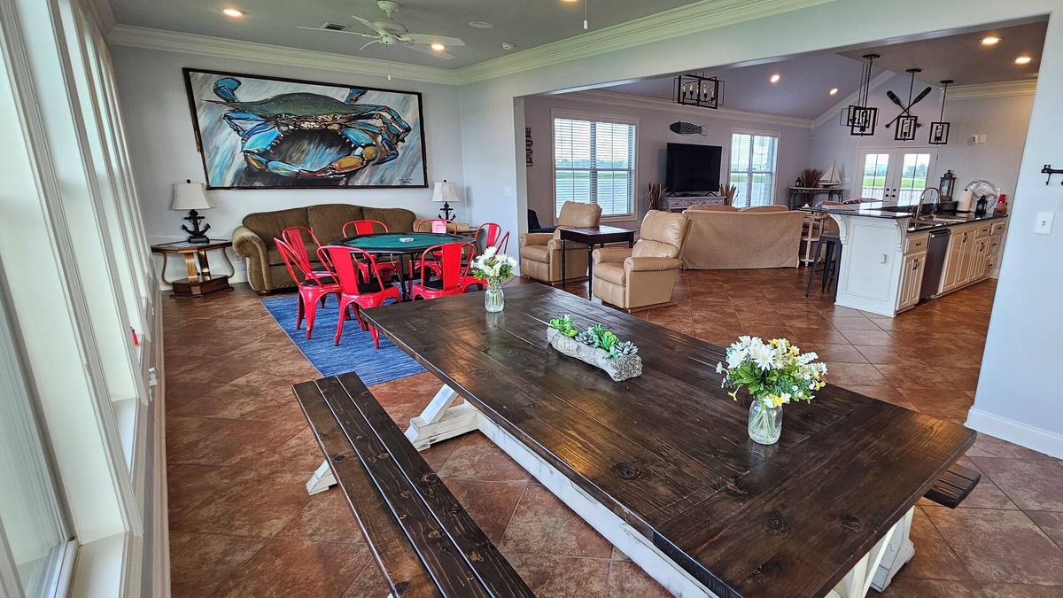 Lake Charles House | WATERFRONT Lake House w/King Beds, close to Casinos