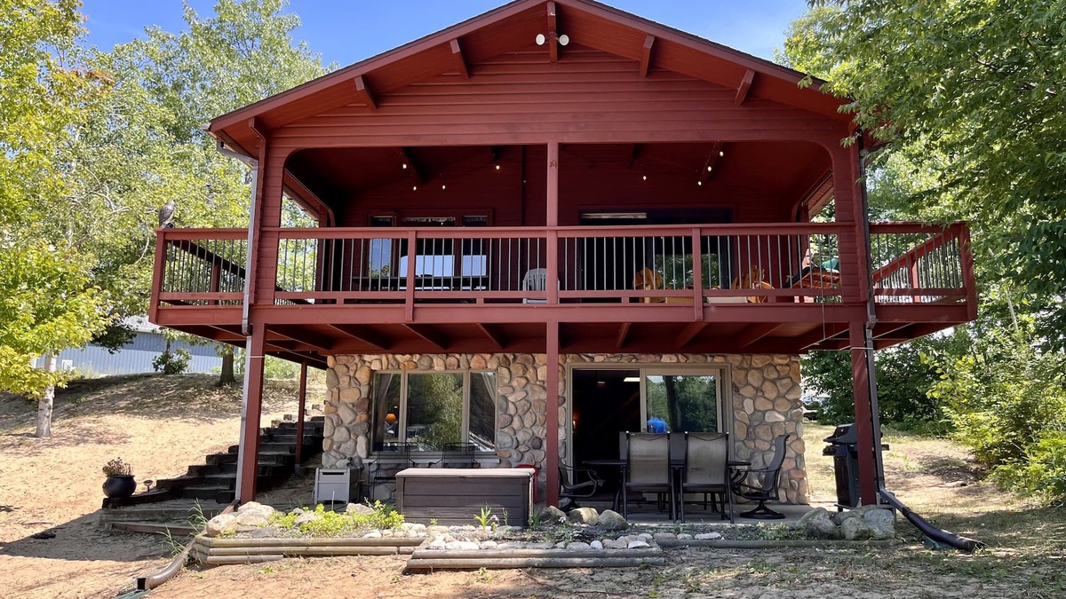 Mears Cottage | Waterfront Lake House with private dock on Upper Silver Lake!