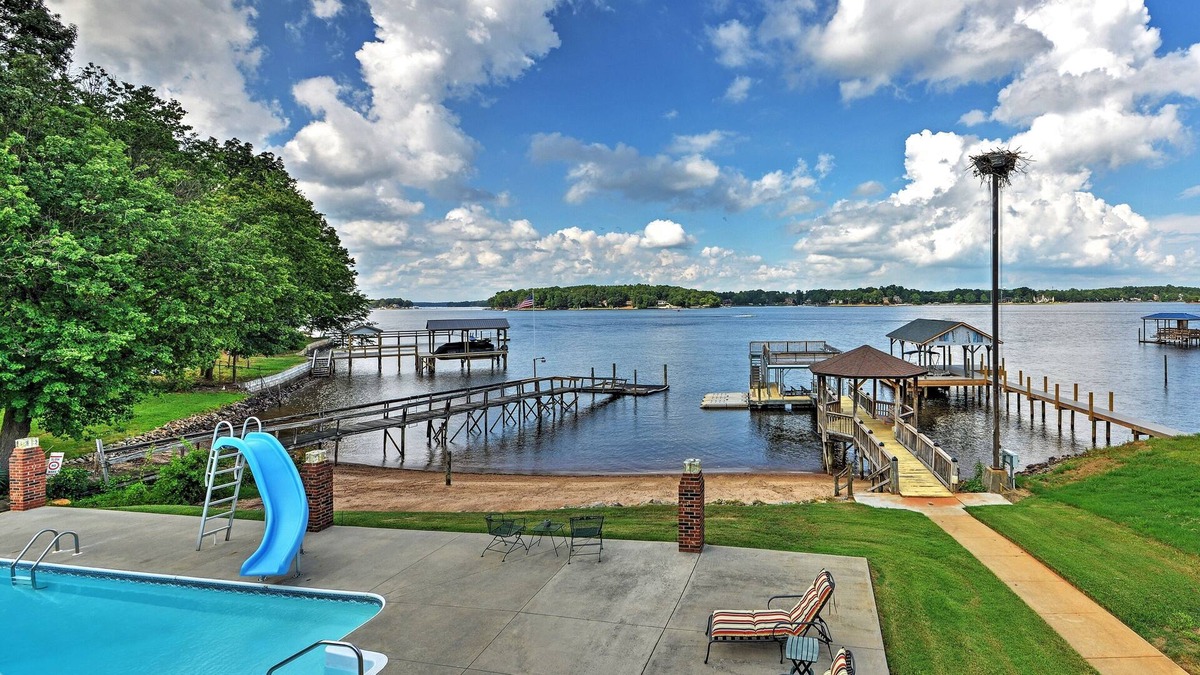 Mayhew Apartment | Waterfront Lake Norman Duplex w/ Pool & Boat Dock!