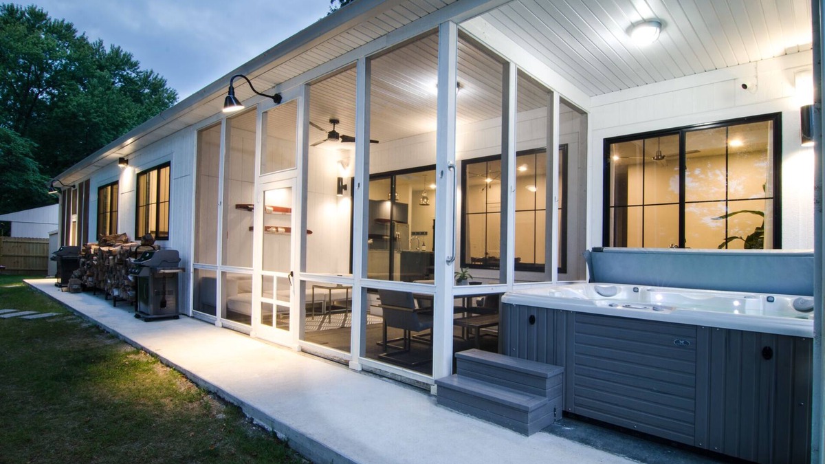 Monticello House | Waterfront Lake Shafer - Hot Tub + Fireplace