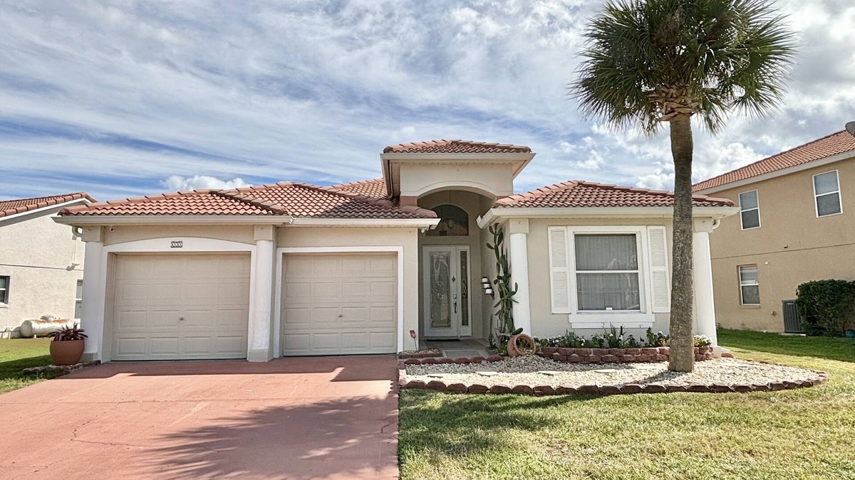 Buena Ventura Lakes House | Waterfront listing close to MCO, USTA, Disney, Universal, and Sea World!