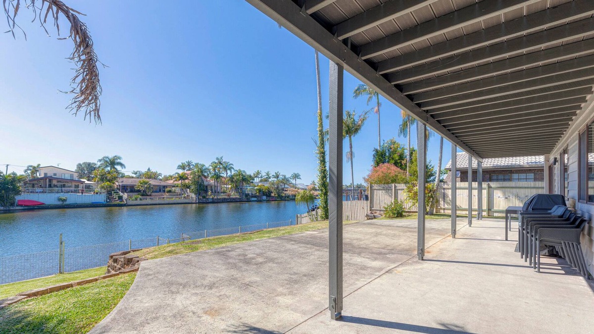 Wurtulla House | Waterfront Living in Family-sized Oasis