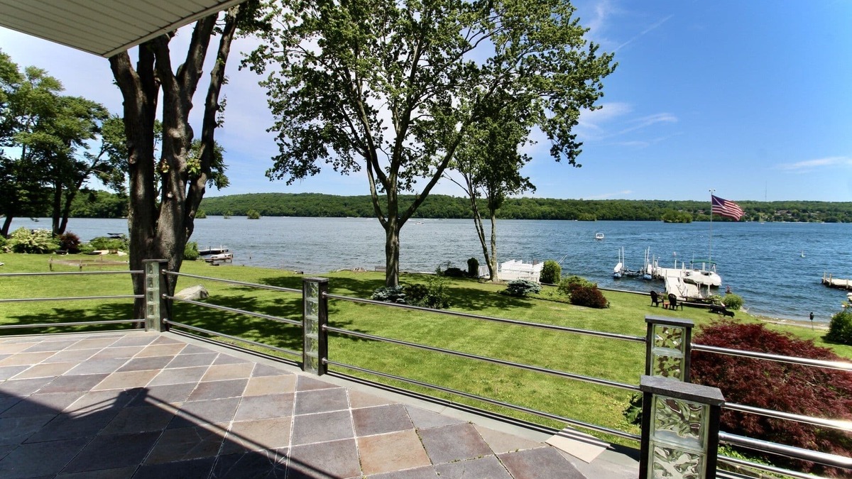 New Fairfield House | Waterfront Living at its finest on Candlewood Lake!