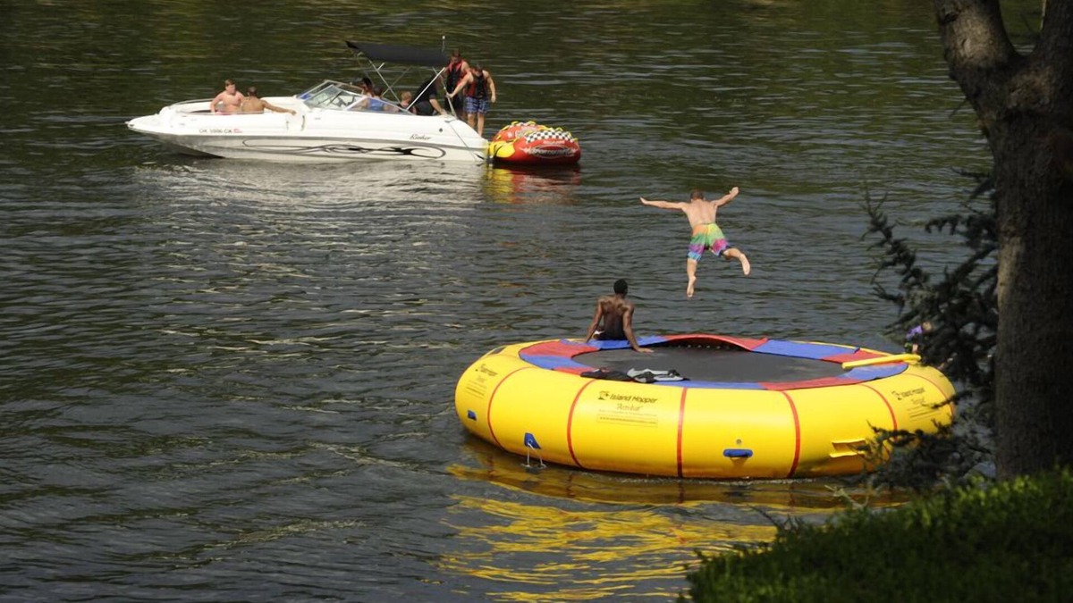 Eucha House | Waterfront Lodging on Dream Catcher point/Discount for the season.