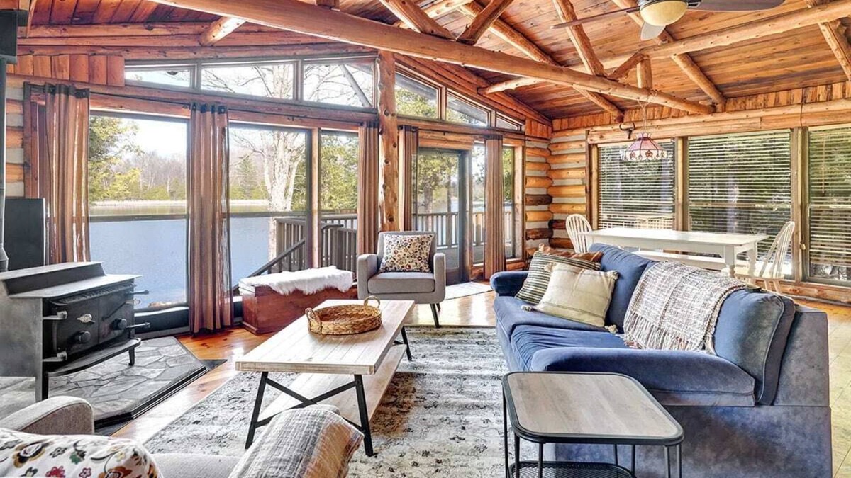 Rideau Lakes House | Waterfront log cabin - Utter privacy & relaxation