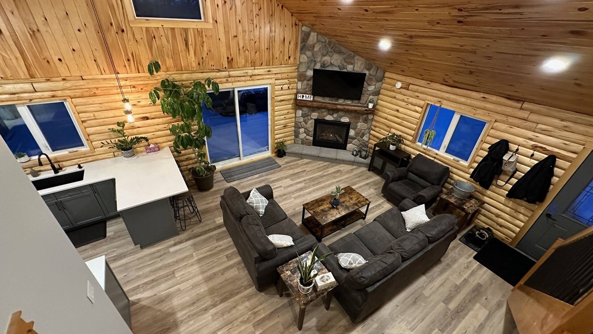 St. Andrews House | Waterfront Log Home with Beach and Hot Tub. Pet Friendly!