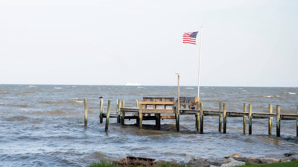 North Beach House | Waterfront lux cottage with amazing views near DC