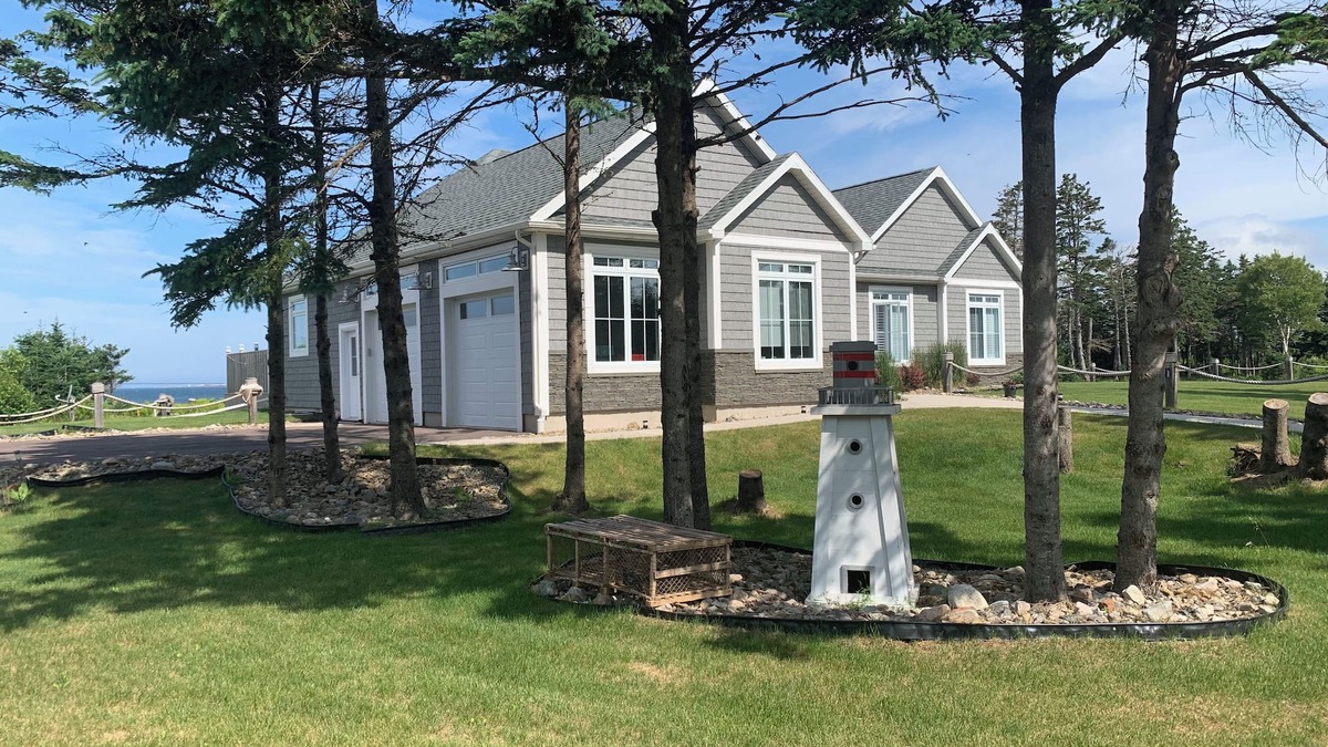 Cape Traverse House | Waterfront Luxury Beach House, Private Beach on South Shore, open all year