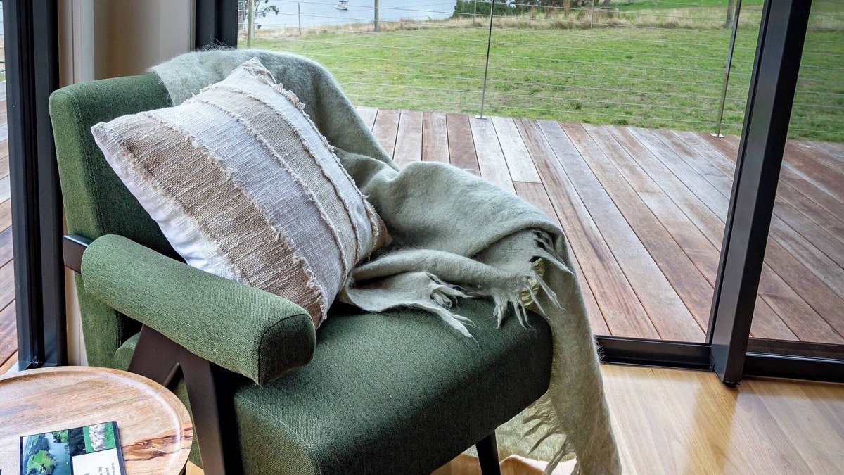 Forge Creek Apartment | Waterfront Luxury Farm Studio situated on the Gippsland Lakes, Victoria.