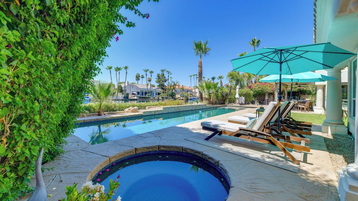 West Lake Estates House | Waterfront Luxury Gilbert Retreat w/Pool & Spa!