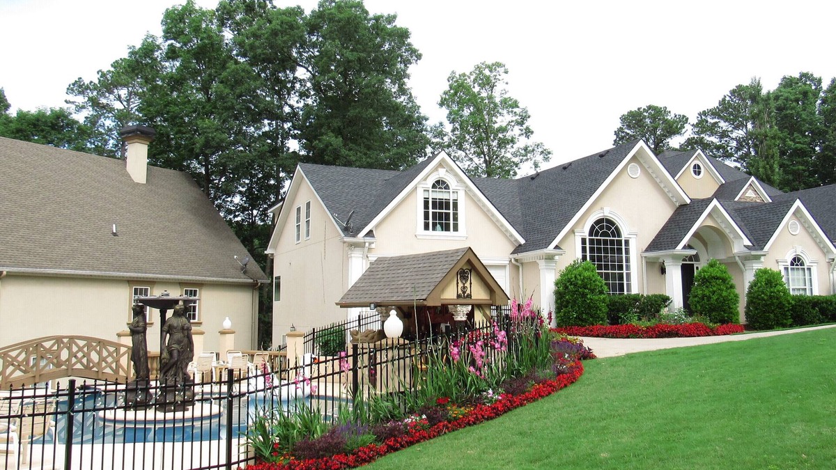 Buford House | Waterfront Luxury: Refreshing Your Soul w/Your Own Oasis In the Midst of It All