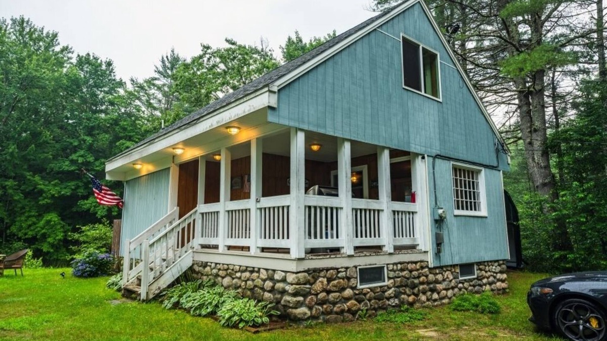 South Casco Cabin | Waterfront Maine cottage! Next to Sebago Lake State Park!